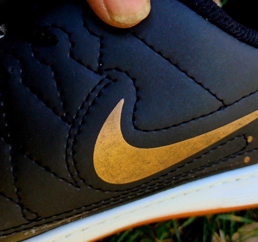 کفش فوتبال نایکی مدل مجیستا رنگ مشکی و قرمز